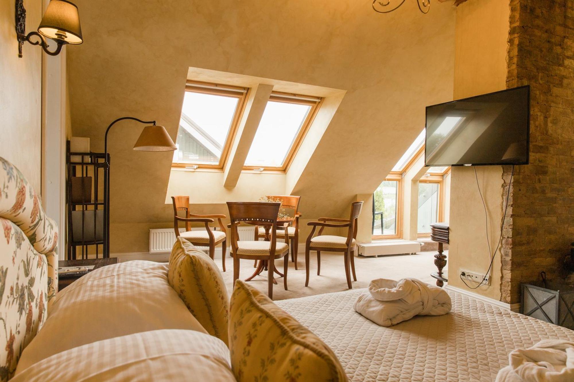 Apvalaus Stalo Klubas Gastro & Spa Hotel Trakai Ngoại thất bức ảnh